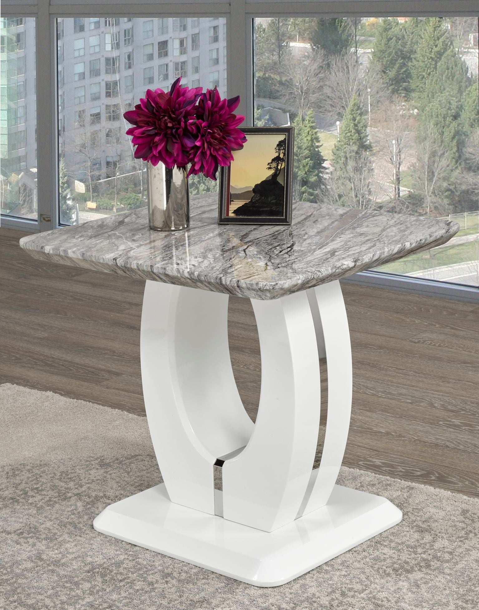 Essence Accent Table