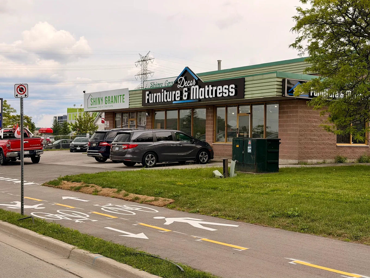 Decor Furniture &amp; Mattress storefront in Hamilton, Ontario